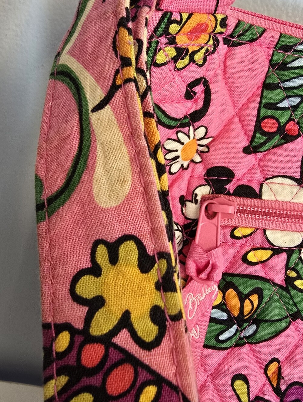 Vera Bradley Disney Parks Pink  Mickey Minnie Quilted Crossbody Bag *READ* - Picture 4 of 13